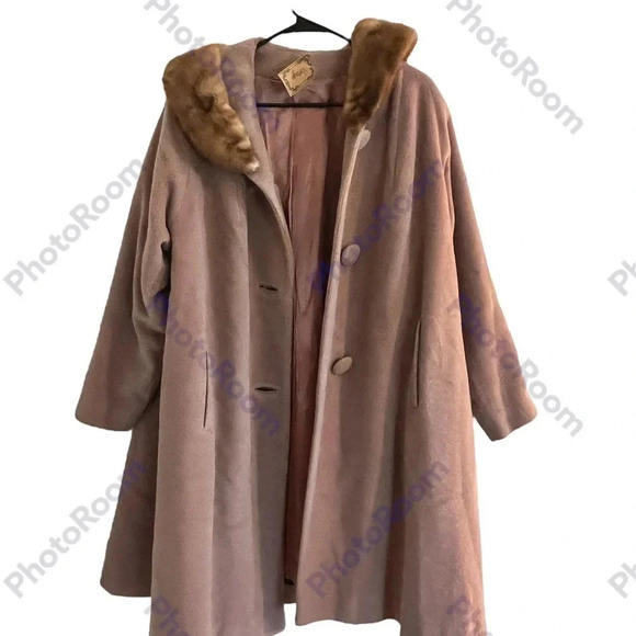 Beautiful Vintage Mary Lane 3 button winter coat with fur detailing by neckline - Picture 2 of 7